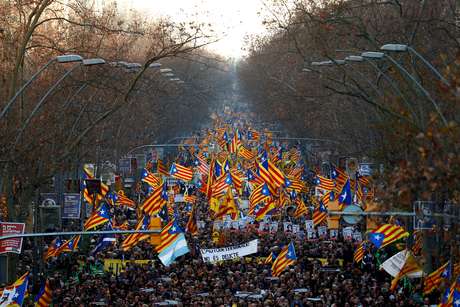 Manifestantes catal&atilde;es protestam em Barcelona
16/02/2019 REUTERS/Juan Medina