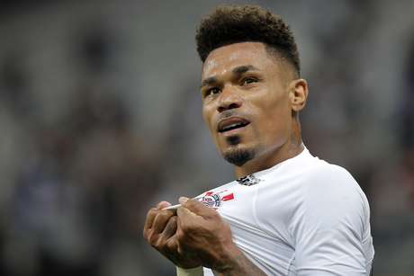 Urso admite que está sofrendo com calendário no Corinthians