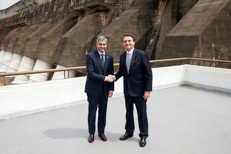 Abdo e Bolsonaro na hidrelétrica de Itaipu 26/2/2019 Alan Santos/Presidência da República/REUTERS.