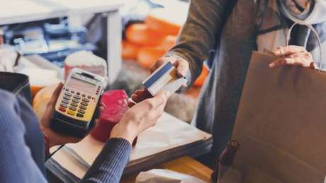 Geração de emprego é como um termômetro da economia: impacta no ciclo do consumo e produção Geração de emprego é como um termômetro da economia: impacta no ciclo do consumo e produção