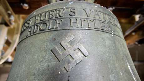 A inscri&ccedil;&atilde;o no sino em Herxheim diz 'Tudo pela p&aacute;tria m&atilde;e - Adolf Hitler'