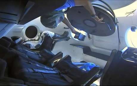 Cápsula da SpaceX chega à Estação Espacial Internacional Cápsula da SpaceX chega à Estação Espacial Internacional