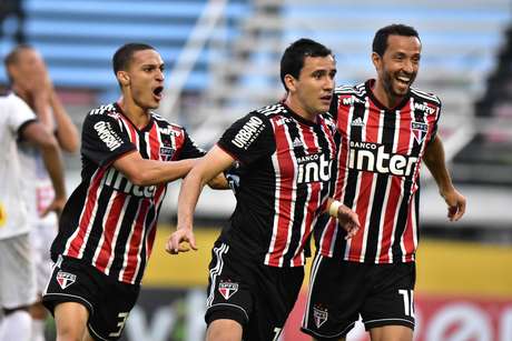 Sao Paulo Vence Bragantino Abafa Crise E Reassume Lideranca