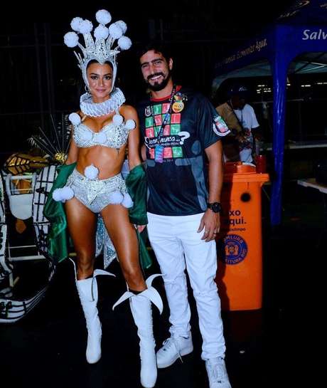 Thaila Ayala desfila pela Grande Rio, na Sapucaí Thaila Ayala desfila pela Grande Rio, na Sapucaí