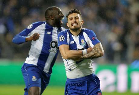 Porto faz gol na prorrogação, vence por 3 a 1, e despacha a Roma na Liga dos Campeões