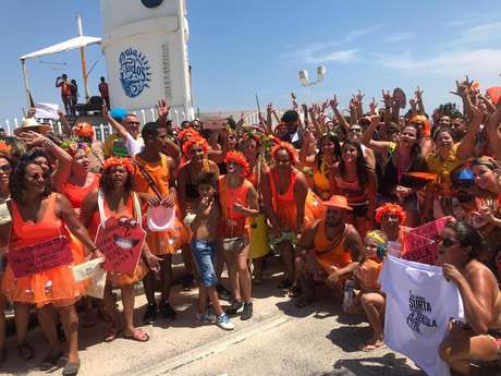 Foto divulgada na página do "bloco" no Facebook
