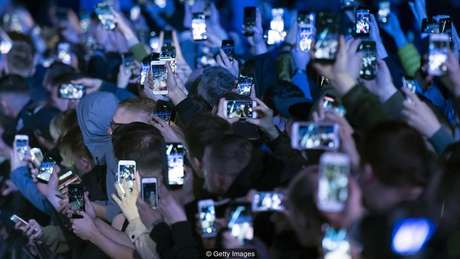 A competição e comparação social, incentivadas pelas redes sociais, podem contribuir para a sensação de 'burnout' A competição e comparação social, incentivadas pelas redes sociais, podem contribuir para a sensação de 'burnout'