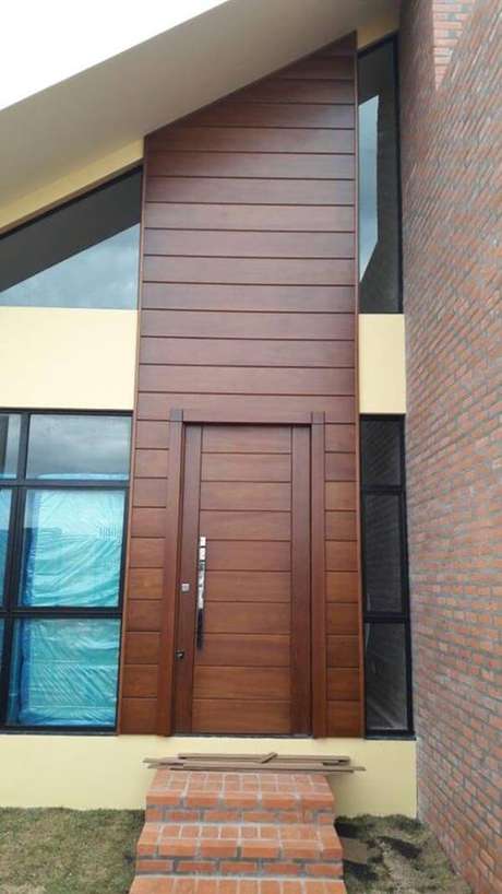 91- Os modelos de portas para fachada são o cartão de visita da residência. Fonte: Ecoville Portas e Janelas