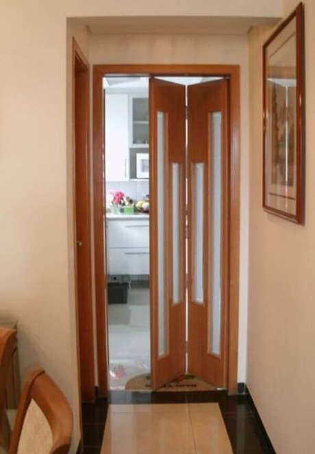77- Os modelos de portas em estilo camarão são ideais para pequenos espaços. Fonte: Doce Obra