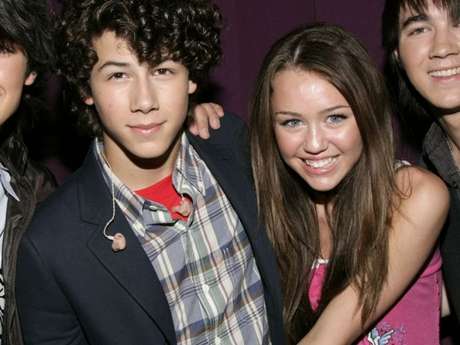 Parece que Miley Cyrus e Nick Jonas são amigos agora e cantora até compartilhou print de conversa Parece que Miley Cyrus e Nick Jonas são amigos agora e cantora até compartilhou print de conversa