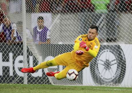 Diego Alves, do Flamengo, na partida contra a LDU, vÃ¡lida pelo Grupo D da Copa Libertadores, realizado no EstÃ¡dio Jornalista MÃ¡rio Filho (MaracanÃ£), na zona norte do Rio de Janeiro, nesta quarta-feira (13).