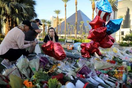 Memorial em homenagem às vítimas do massacre no festival de música Route 91, em Las Vegas (EUA), em 2017