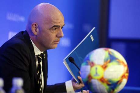 Infantino durante o Conselho da Fifa em Miami (Foto: AFP) Infantino durante o Conselho da Fifa em Miami (Foto: AFP)