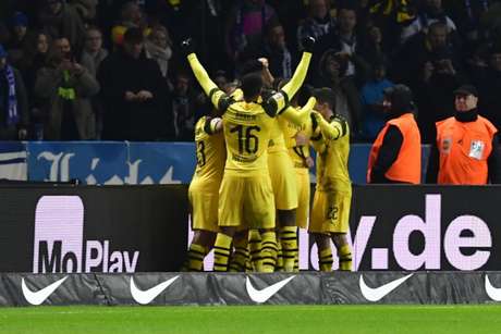 Dortmund venceu de virada e segue na briga (Foto: AFP) Dortmund venceu de virada e segue na briga (Foto: AFP)