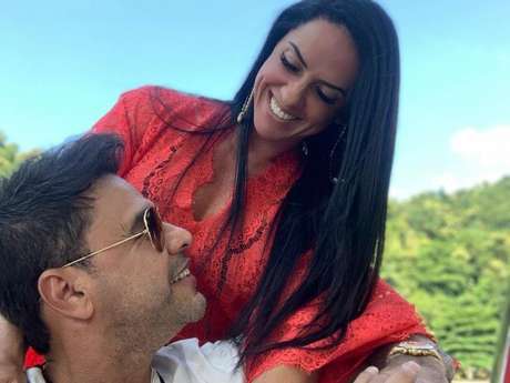 Graciele Lacerda está fazendo procedimento para tentar engravidar de Zezé Di Camargo, diz jornal. Graciele Lacerda está fazendo procedimento para tentar engravidar de Zezé Di Camargo, diz jornal.