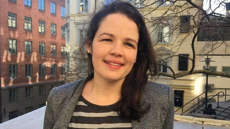 Claire Ingram Bogusz, pesquisadora de pós-doutorado na Escola de Economia de Estocolmo, estuda o sistema de licença empresarial do país Claire Ingram Bogusz, pesquisadora de pós-doutorado na Escola de Economia de Estocolmo, estuda o sistema de licença empresarial do país
