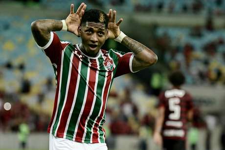 Comemora&ccedil;&atilde;o do gol de Yony Gonzalez, do Fluminense, em partida contra o Flamengo, v&aacute;lida por uma vaga na decis&atilde;o da Ta&ccedil;a Rio, o segundo turno do Campeonato Carioca, realizado no Est&aacute;dio Jornalista M&aacute;rio Filho (Maracan&atilde;), na zona norte do Rio de Janeiro, nesta quarta-feira (27).