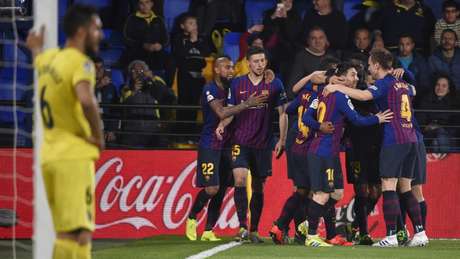 Blaugranas comemoram empate impressionante no fim (Foto: AFP) Blaugranas comemoram empate impressionante no fim (Foto: AFP)