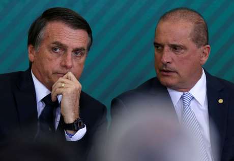 Presidente Jair Bolsonaro ao lado do ministro da Casa Civil, Onyx Lorenzoni, em Brasília07/01/2019
REUTERS/Adriano Machado