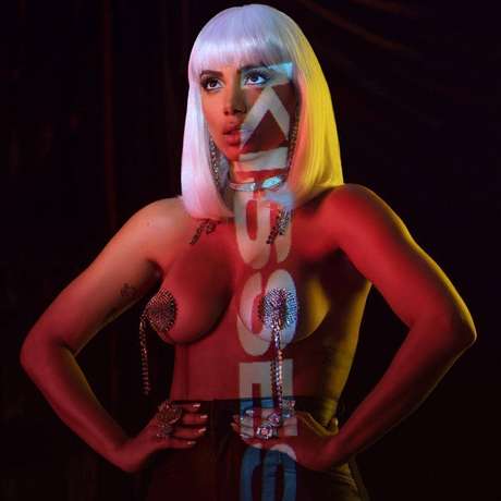 Contracapa do novo disco de Anitta, 'Kisses' Contracapa do novo disco de Anitta, 'Kisses'