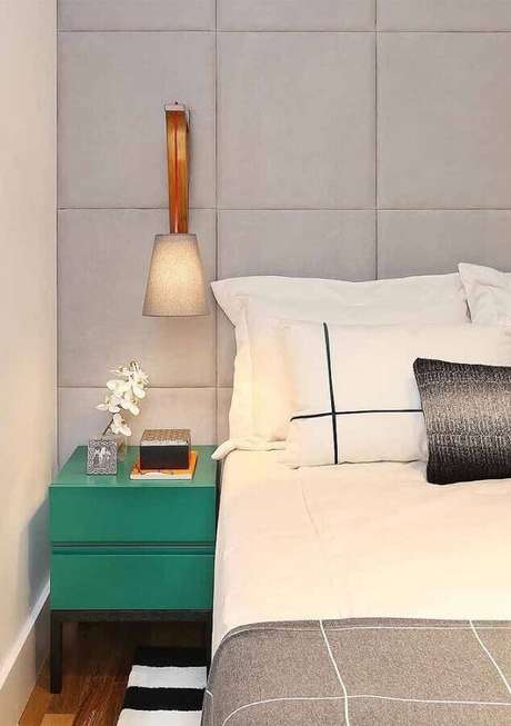 13. Modelo de criado mudo para quarto de casal com decoração moderna – Foto: Pinterest