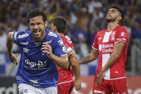 Comemoração do gol de Fred, terceiro do Cruzeiro, marcado diante do Huracán (ARG), em partida válida pela quarta rodada da fase de grupos da Copa Libertadores da América 2019, realizada no Estádio Mineirão, na cidade de Belo Horizonte, nesta quarta-feira (10).