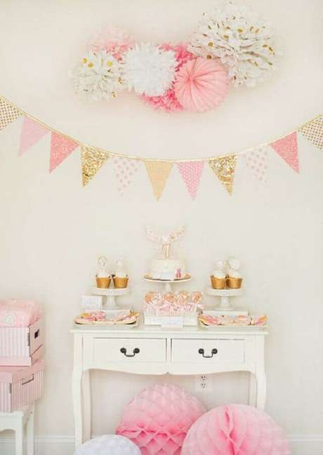 60. Decoração delicada para festa de aniversário simples em tons de rosa e dourada – Foto: Etsy