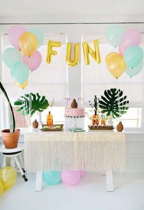 70. Decoração tropical para festa de aniversário simples – Foto: Pinterest