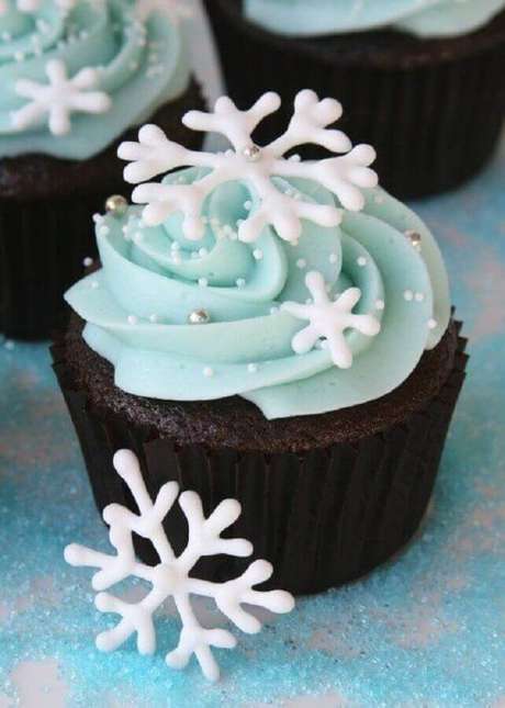 75. Decoração de doces para festa de aniversário com tema Frozen – Foto: We Heart It