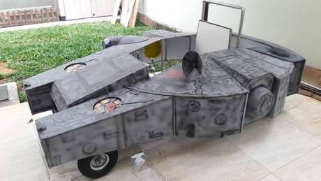 Carro Millenium Falcon, da equipe de Star Wars.