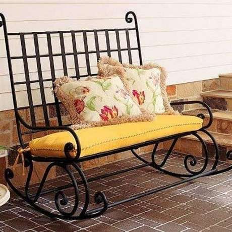 11. Modelo de cadeira de balanço dupla para uma decoração romântica – Foto: Zozu 11. Modelo de cadeira de balanço dupla para uma decoração romântica – Foto: Zozu