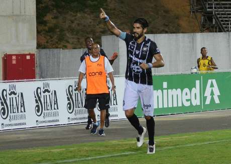 Loco Abreu denunciou irregularidades na semifinal do Capixaba (Foto: Thiago Félix/Rio Branco AC) Loco Abreu denunciou irregularidades na semifinal do Capixaba (Foto: Thiago Félix/Rio Branco AC)