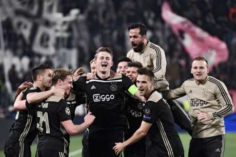 De Ligt fez o gol que deu a classificação para o Ajax sobre a Juventus nesta terça-feira (MARCO BERTORELLO/AFP) De Ligt fez o gol que deu a classificação para o Ajax sobre a Juventus nesta terça-feira (MARCO BERTORELLO/AFP)
