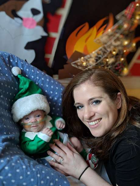 Connor fantasiado de duende para o Natal Connor fantasiado de duende para o Natal