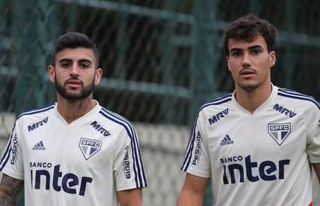 Liziero, à esquerda, é a grande dúvida do São Paulo para o Majestoso que decide o Paulistão (Rubens Chiri/saopaulofc.net) Liziero, à esquerda, é a grande dúvida do São Paulo para o Majestoso que decide o Paulistão (Rubens Chiri/saopaulofc.net)