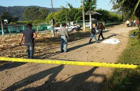 Grupo armado invade festa no México e mata 13 pessoas Grupo armado invade festa no México e mata 13 pessoas