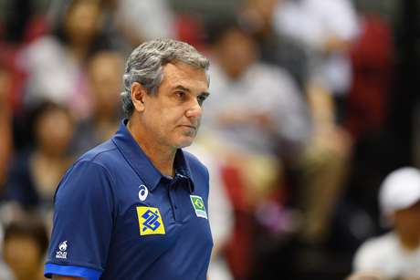 O técnico da Seleção Brasileira de vôlei feminino, José Roberto Guimarães