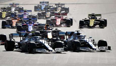 Bottas vence e assume a liderança do mundial, enquanto a Mercedes fatura a 4ª dobradinha em 2019 Bottas vence e assume a liderança do mundial, enquanto a Mercedes fatura a 4ª dobradinha em 2019