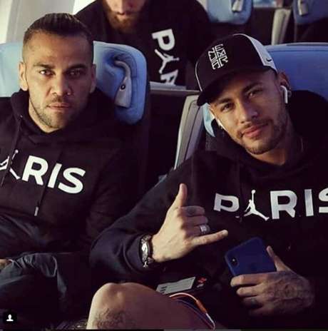Daniel Alves lamentou atitude de Neymar (Foto: Reprodução/Instagram) Daniel Alves lamentou atitude de Neymar (Foto: Reprodução/Instagram)