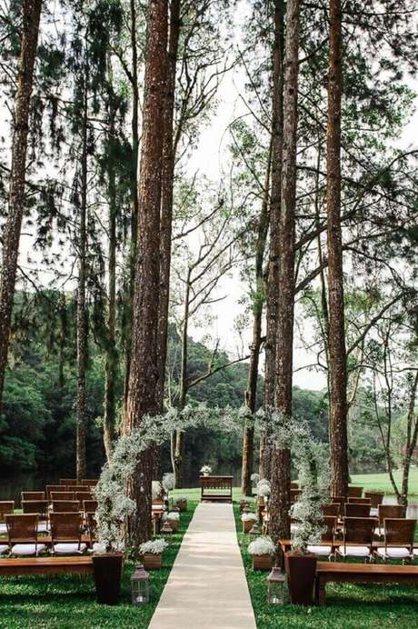 1. Simples e linda decoração para cerimônia de casamento ao ar livre no campo – Foto: Casório à Vista 1. Simples e linda decoração para cerimônia de casamento ao ar livre no campo – Foto: Casório à Vista