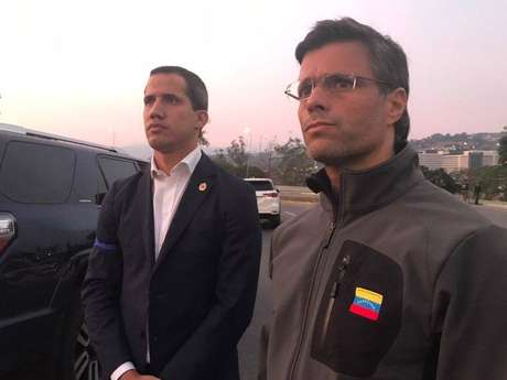 Juan Guaidó anuncia ter apoio de militares para derrubar governo Maduro Juan Guaidó anuncia ter apoio de militares para derrubar governo Maduro