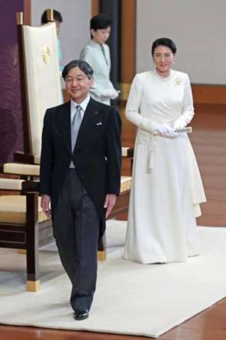 Imperador Naruhito ascende ao trono do Japão
