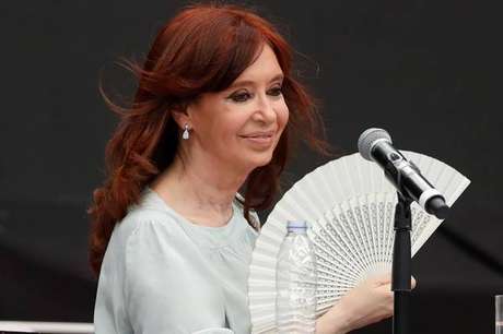 Bolsonaro diz que torce para que Cristina Kirchner não seja eleita na Argentina Bolsonaro diz que torce para que Cristina Kirchner não seja eleita na Argentina