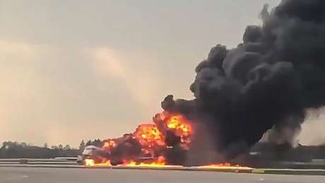 O avião tinha acabado de decolar do aeroporto de Sheremetyevo quando pegou fogo