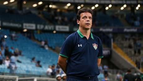 Fernando Diniz foi do inferno ao céu dentro da Arena do Grêmio (Foto: LUCAS MERÇON/FLUMINENSE)