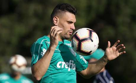 Moisés foi absolvido pelo STJD, após ser punido por quatro partidas em São Paulo (Agência Palmeiras/Divulgação) Moisés foi absolvido pelo STJD, após ser punido por quatro partidas em São Paulo (Agência Palmeiras/Divulgação)