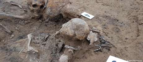 Nem sempre é possível identificar os mortos, dizem voluntários de excavação Nem sempre é possível identificar os mortos, dizem voluntários de excavação