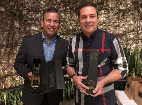 Luxemburgo lançou cachaça em evento na capital paulista. Divulgação Twitter Luxemburgo lançou cachaça em evento na capital paulista. Divulgação Twitter