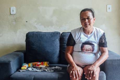 Josilene, que espera desde janeiro por resposta do INSS, precisa de R$ 400 por mês só para os remédios