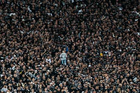 Torcida do Corinthians em partida contra o Flamengo, válida pelas oitavas de final da Copa do Brasil 2019, na Arena Corinthians, na zona leste de São Paulo